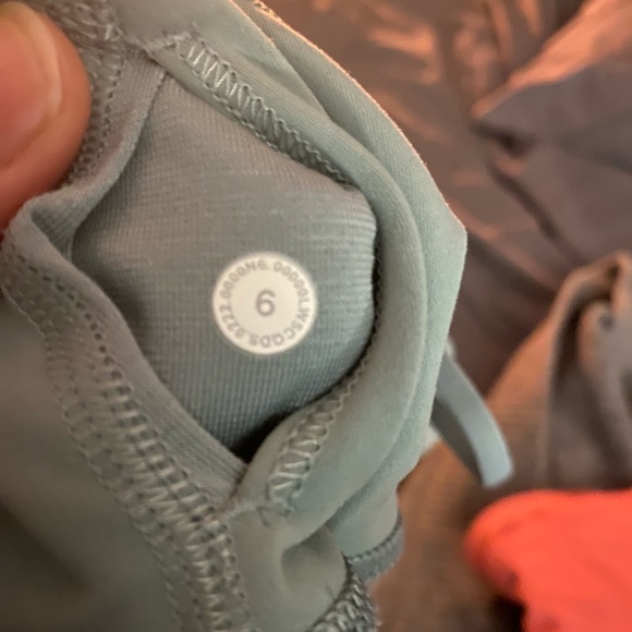 Lululemon Wunder Train Tight - Picture 3 of 3